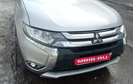 Mitsubishi Outlander III рестайлинг 3, 2017 год, 1 240 000 рублей, 2 фотография