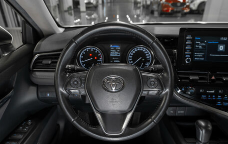 Toyota Camry, 2021 год, 3 080 000 рублей, 10 фотография