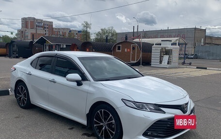 Toyota Camry, 2020 год, 3 350 000 рублей, 2 фотография