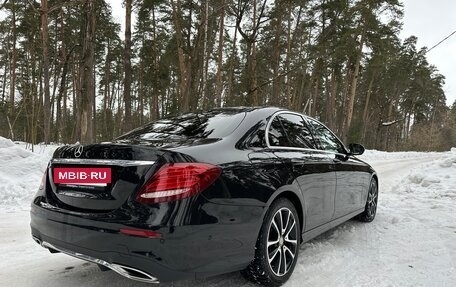 Mercedes-Benz E-Класс, 2018 год, 2 600 000 рублей, 5 фотография