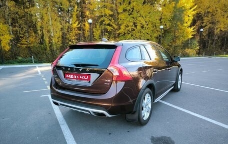 Volvo V60 Cross Country II, 2018 год, 990 000 рублей, 1 фотография