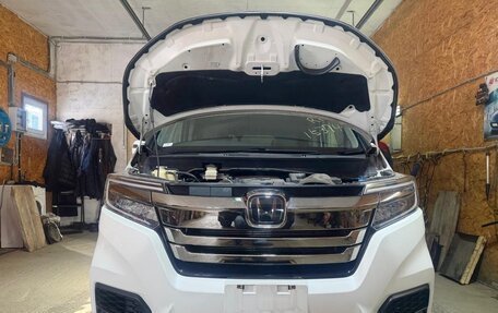 Honda Stepwgn IV, 2020 год, 2 350 000 рублей, 9 фотография