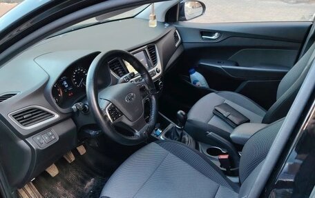 Hyundai Solaris II рестайлинг, 2017 год, 1 300 000 рублей, 6 фотография