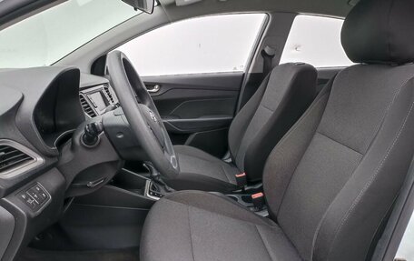 Hyundai Solaris II рестайлинг, 2019 год, 1 300 000 рублей, 10 фотография