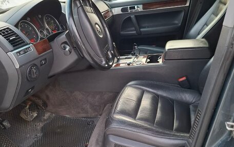 Volkswagen Touareg III, 2004 год, 655 000 рублей, 5 фотография