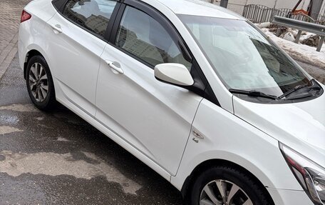 Hyundai Solaris II рестайлинг, 2015 год, 950 000 рублей, 2 фотография