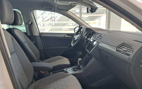 Volkswagen Tiguan II, 2021 год, 2 970 000 рублей, 11 фотография