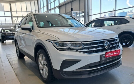 Volkswagen Tiguan II, 2021 год, 2 970 000 рублей, 3 фотография