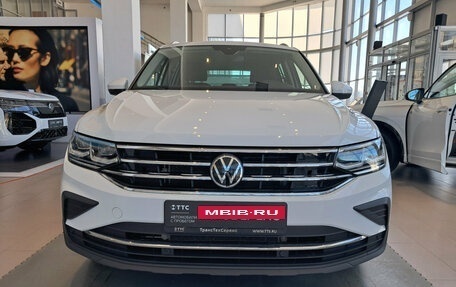 Volkswagen Tiguan II, 2021 год, 2 970 000 рублей, 2 фотография