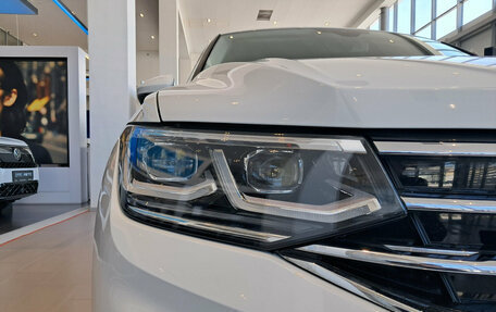 Volkswagen Tiguan II, 2021 год, 2 970 000 рублей, 17 фотография