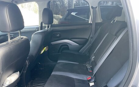 Mitsubishi Outlander III рестайлинг 3, 2012 год, 980 000 рублей, 11 фотография