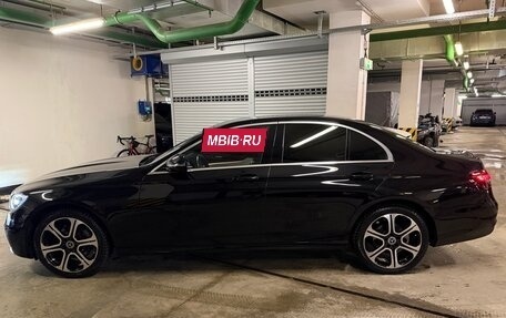 Mercedes-Benz E-Класс, 2022 год, 6 000 000 рублей, 4 фотография