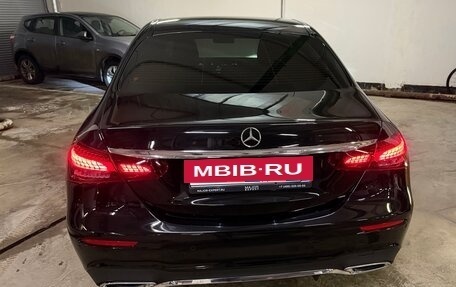 Mercedes-Benz E-Класс, 2022 год, 6 000 000 рублей, 3 фотография