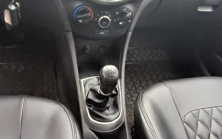 Hyundai Solaris II рестайлинг, 2011 год, 600 000 рублей, 12 фотография