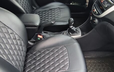 Hyundai Solaris II рестайлинг, 2011 год, 600 000 рублей, 13 фотография