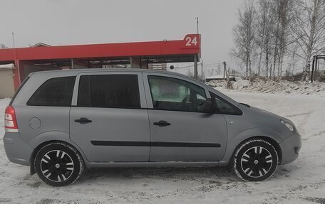 Opel Zafira B, 2011 год, 800 000 рублей, 2 фотография