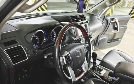 Toyota Land Cruiser Prado 150 рестайлинг 2, 2017 год, 4 300 000 рублей, 9 фотография