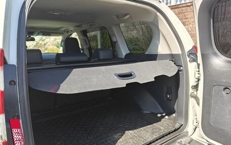 Toyota Land Cruiser Prado 150 рестайлинг 2, 2017 год, 4 300 000 рублей, 7 фотография