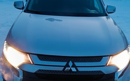 Mitsubishi Outlander III рестайлинг 3, 2019 год, 1 800 000 рублей, 8 фотография