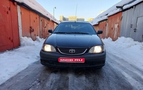 Toyota Avensis III рестайлинг, 2002 год, 290 000 рублей, 1 фотография