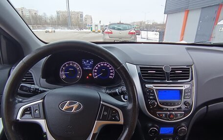 Hyundai Solaris II рестайлинг, 2011 год, 650 000 рублей, 3 фотография
