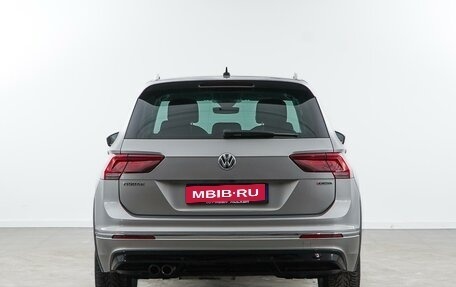 Volkswagen Tiguan II, 2018 год, 2 613 040 рублей, 4 фотография