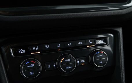 Volkswagen Tiguan II, 2018 год, 2 613 040 рублей, 15 фотография