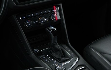 Volkswagen Tiguan II, 2018 год, 2 613 040 рублей, 14 фотография