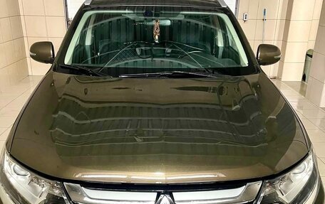 Mitsubishi Outlander III рестайлинг 3, 2015 год, 1 600 000 рублей, 2 фотография