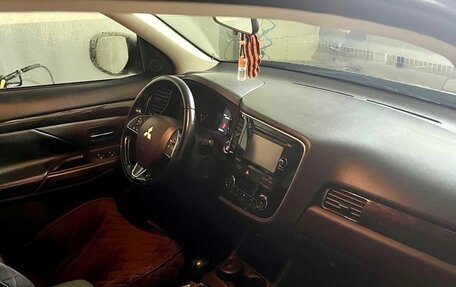 Mitsubishi Outlander III рестайлинг 3, 2015 год, 1 600 000 рублей, 5 фотография