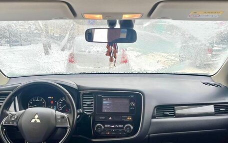 Mitsubishi Outlander III рестайлинг 3, 2015 год, 1 600 000 рублей, 7 фотография