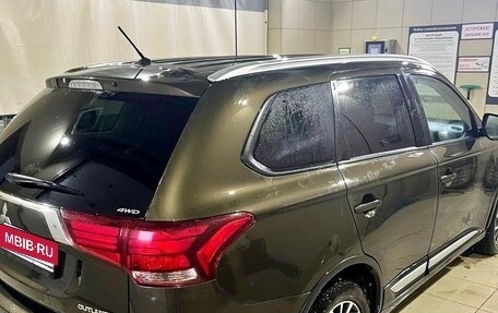 Mitsubishi Outlander III рестайлинг 3, 2015 год, 1 600 000 рублей, 3 фотография