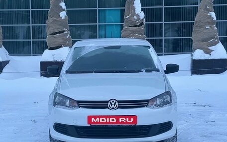 Volkswagen Polo VI (EU Market), 2013 год, 745 000 рублей, 2 фотография