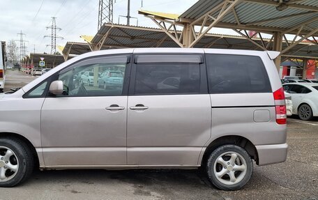 Toyota Voxy II, 2002 год, 690 000 рублей, 4 фотография
