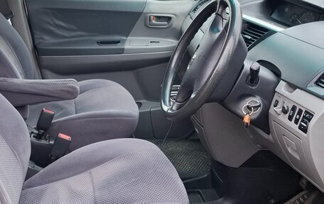 Toyota Voxy II, 2002 год, 690 000 рублей, 10 фотография