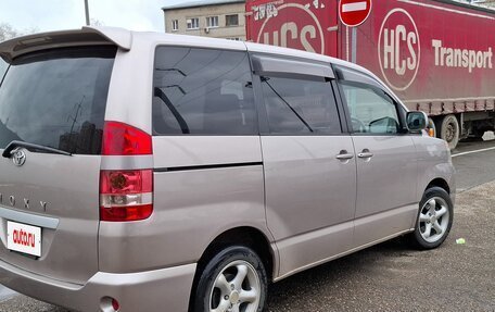 Toyota Voxy II, 2002 год, 690 000 рублей, 7 фотография
