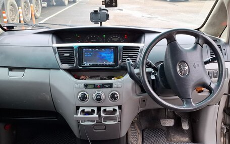 Toyota Voxy II, 2002 год, 690 000 рублей, 11 фотография