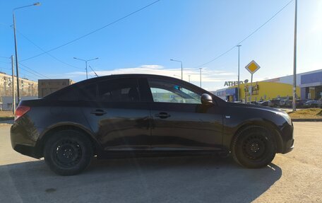 Chevrolet Cruze II, 2010 год, 550 000 рублей, 3 фотография