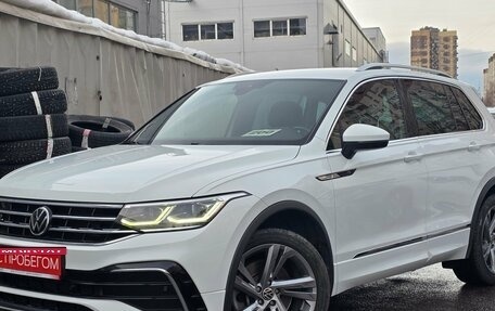 Volkswagen Tiguan II, 2021 год, 3 599 000 рублей, 2 фотография