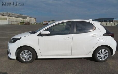 Toyota Yaris, 2021 год, 870 000 рублей, 4 фотография