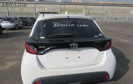 Toyota Yaris, 2021 год, 870 000 рублей, 6 фотография