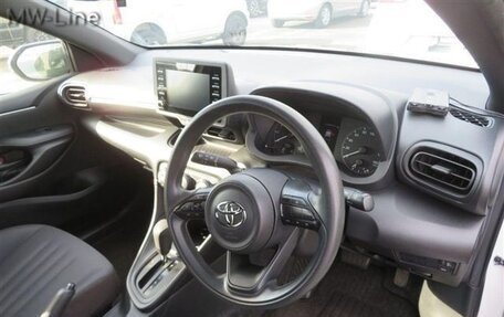 Toyota Yaris, 2021 год, 870 000 рублей, 11 фотография