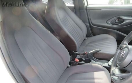 Toyota Yaris, 2021 год, 870 000 рублей, 13 фотография