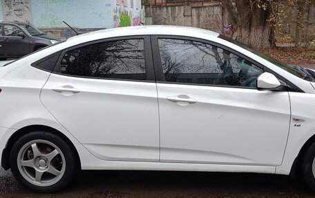 Hyundai Solaris II рестайлинг, 2015 год, 1 130 000 рублей, 3 фотография