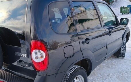 Chevrolet Niva I рестайлинг, 2017 год, 765 000 рублей, 9 фотография