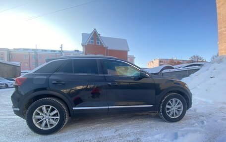 Volkswagen T-Roc I, 2019 год, 2 100 000 рублей, 2 фотография