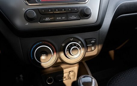 KIA Rio III рестайлинг, 2014 год, 1 045 000 рублей, 10 фотография