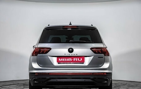 Volkswagen Tiguan II, 2021 год, 2 999 000 рублей, 6 фотография