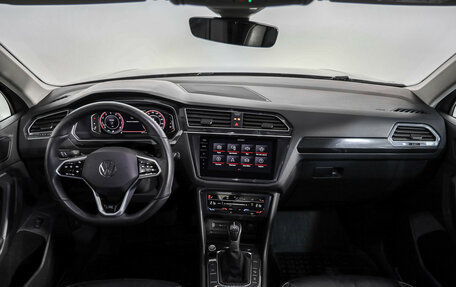 Volkswagen Tiguan II, 2021 год, 2 999 000 рублей, 10 фотография