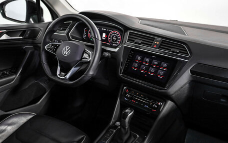 Volkswagen Tiguan II, 2021 год, 2 999 000 рублей, 9 фотография